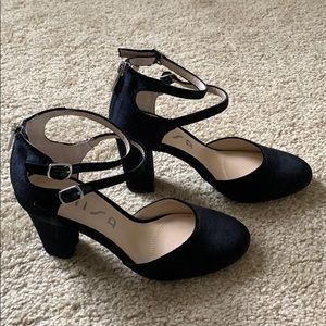 Black velvet Unisa pumps [brand new]